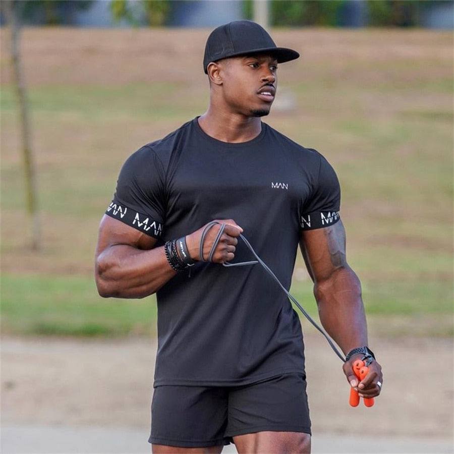 Men's short-sleeved polyester gym fitness T-shirt, lightweight and breathable summer knit top